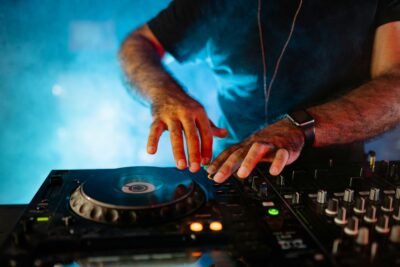 DJ